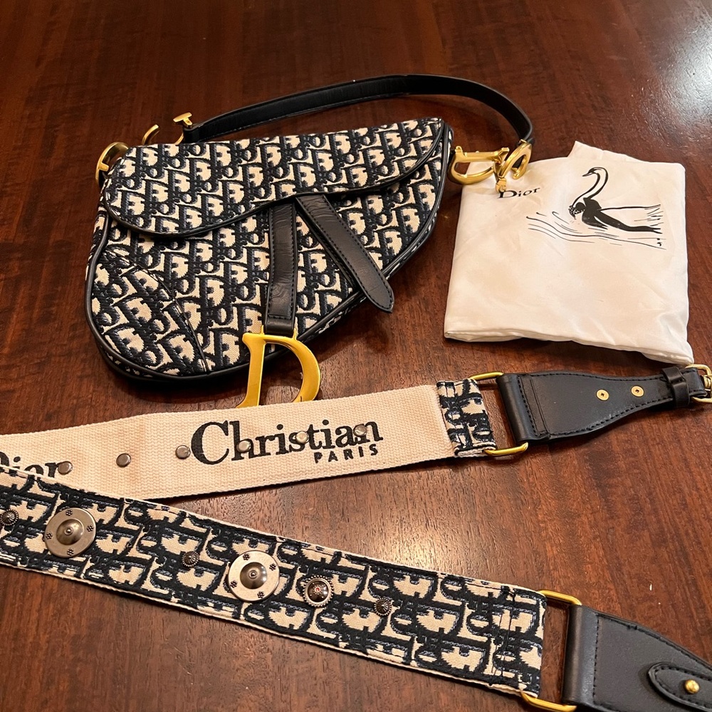 Navy & Cream Saddle Bag with Signature Strap